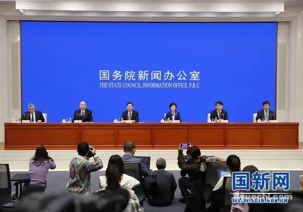 新冠疫苗全民免费接种，全部费用政府出！