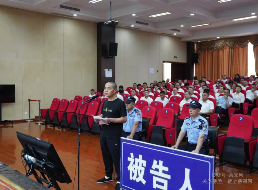 武胜县某乡党委书记的两面人生