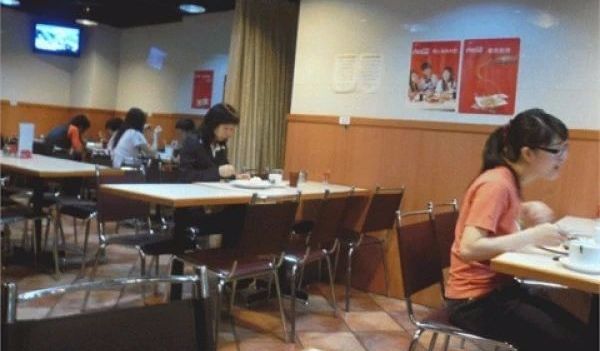 9.9元吃一个月水饺，还能抢2999元的洗碗机，水饺店老板竟然赚了大钱？