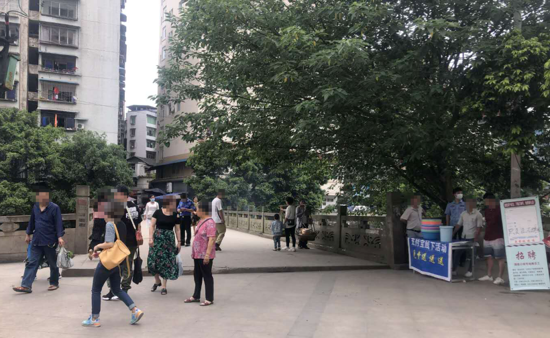 小区门口扫码领礼品？小心上当被封号！
