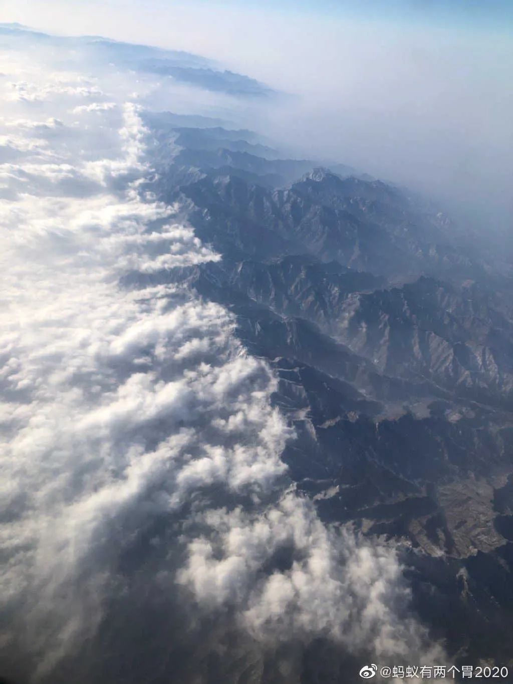 秦岭以一己之力挡住南下冷空气？这张图火爆全网