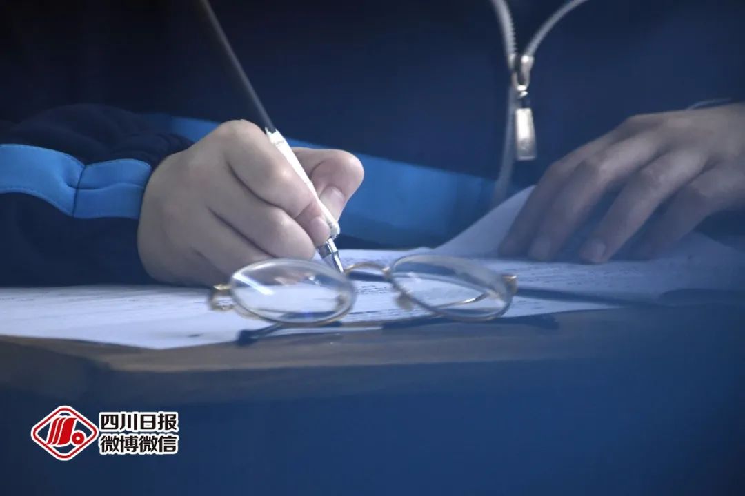 教育部：对于要求家长批改作业等行为，发现一起严处一起