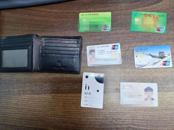 执勤捡到钱包及时归还失主 岳池城管拾金不昧暖人心