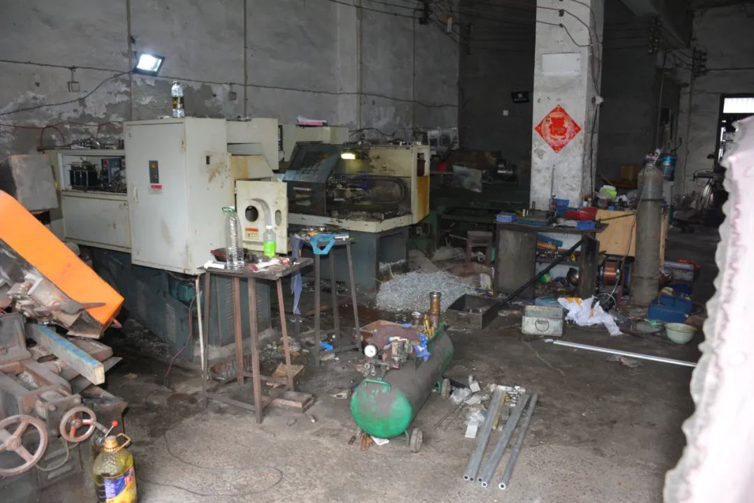 3000多件枪支配件！广安警方侦破闹市“地下兵工厂” ，主犯获10年以上有期徒刑