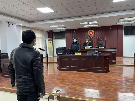 广安一男子非法买卖军服被判刑