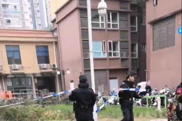 岳池一小孩从高楼坠亡？物业：警方已介入